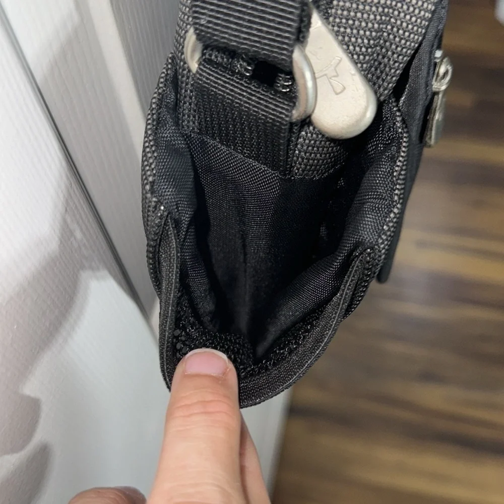 Travelon Black 6 Pocket Crossbody Anti-Theft Small Bag 9”x8”x2” Vacation World